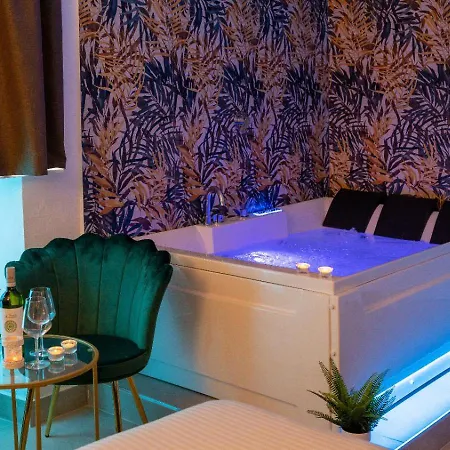 Mazzini Luxury Jacuzzy Suite Catania Exterior photo